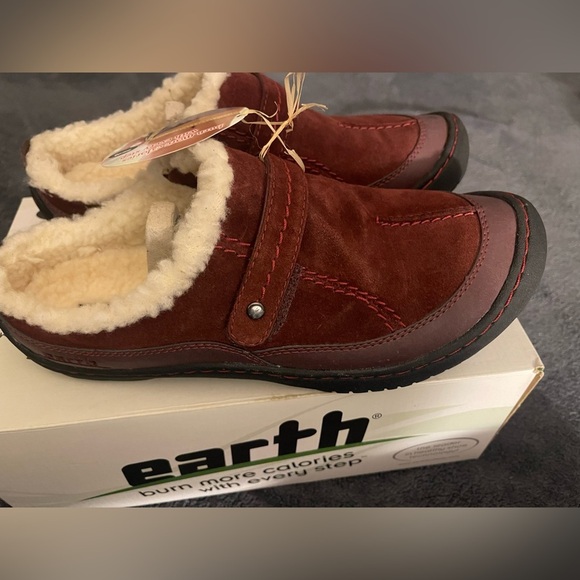 EARTH Indulge Suede Fleeced Lined Clog/Mule. Size 9 Merlot - Picture 3 of 15
